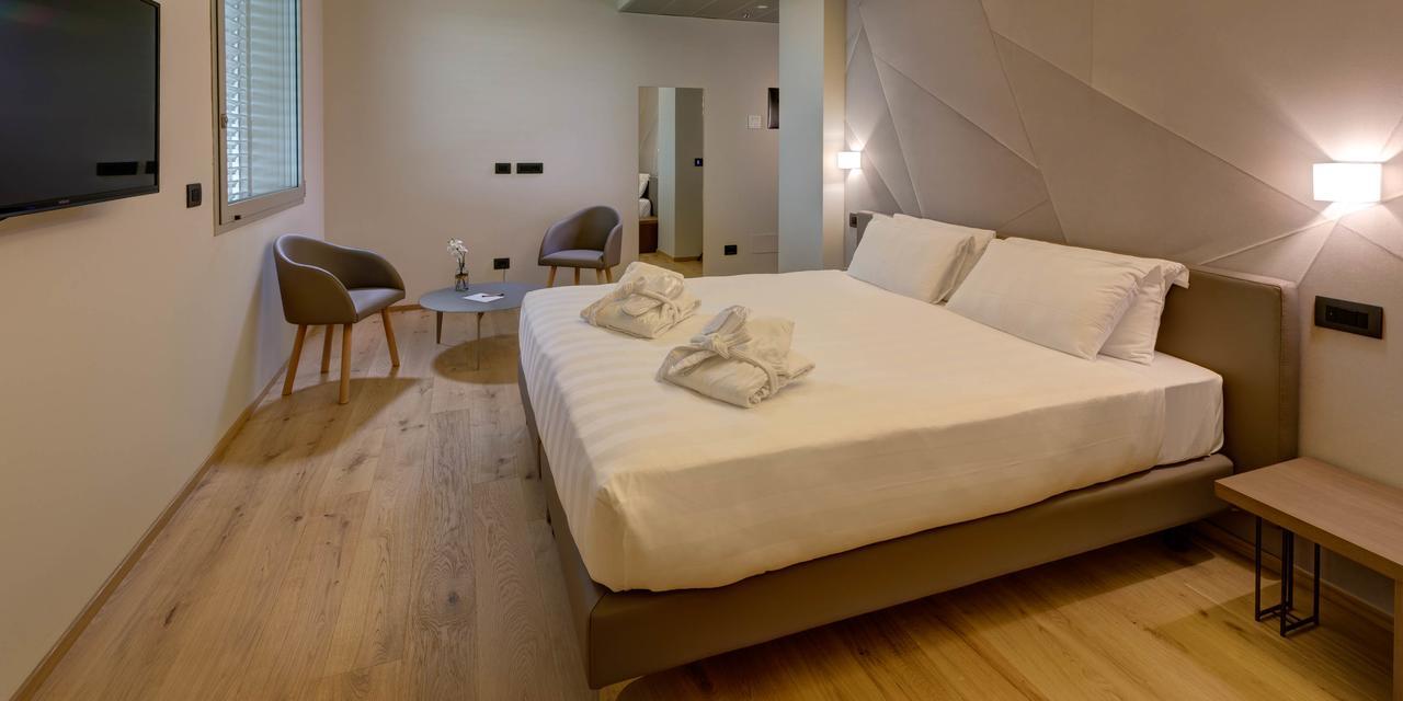 Hotel The Cube Fidenza Exterior photo
